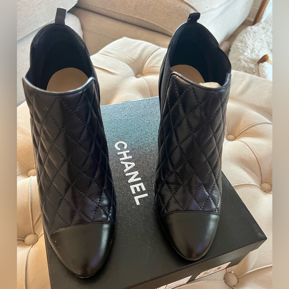 Chanel brown booties quilted size 40